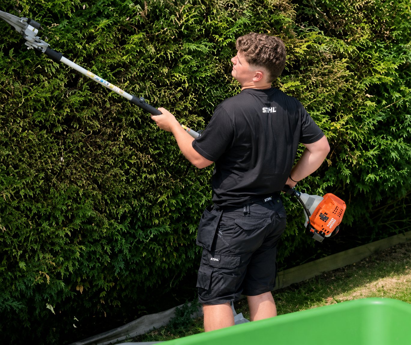 Victor Rainchon au travail avec du matériel Stihl